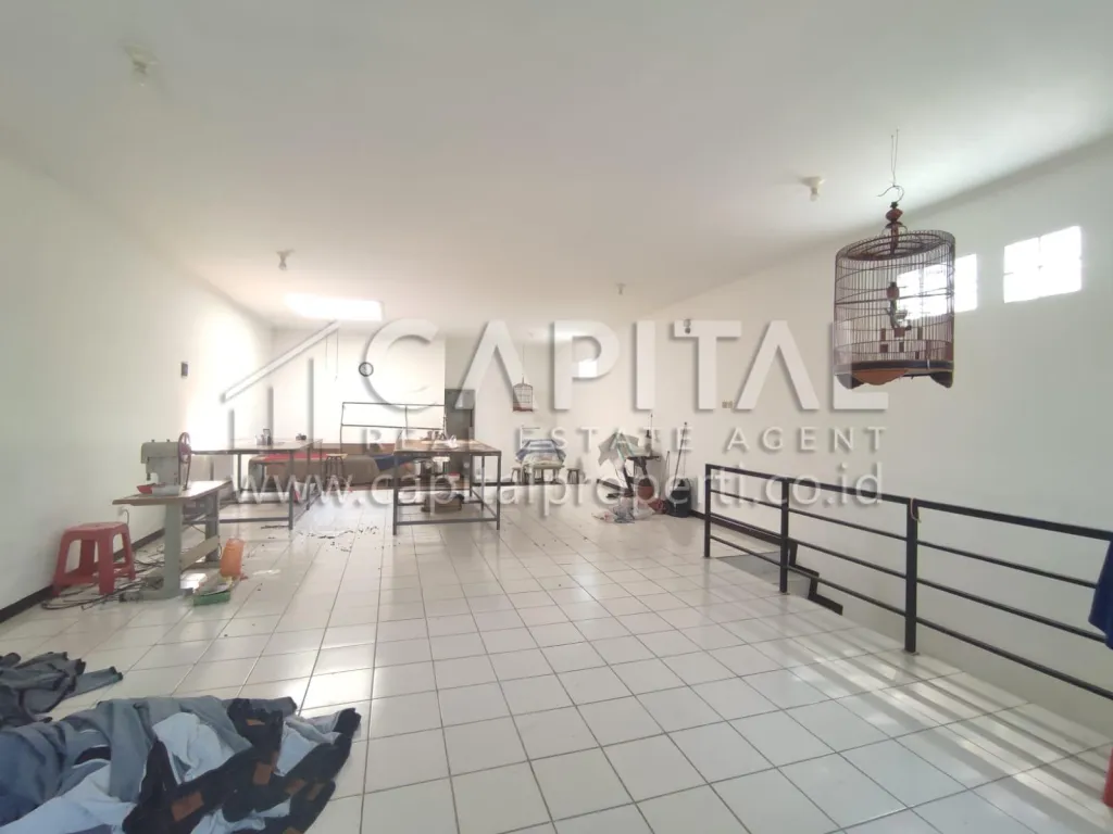 Best deal! Jual rumah strategis 2 lantai di Kurdi - Moh.Toha Bandung Kota | iklanova.com