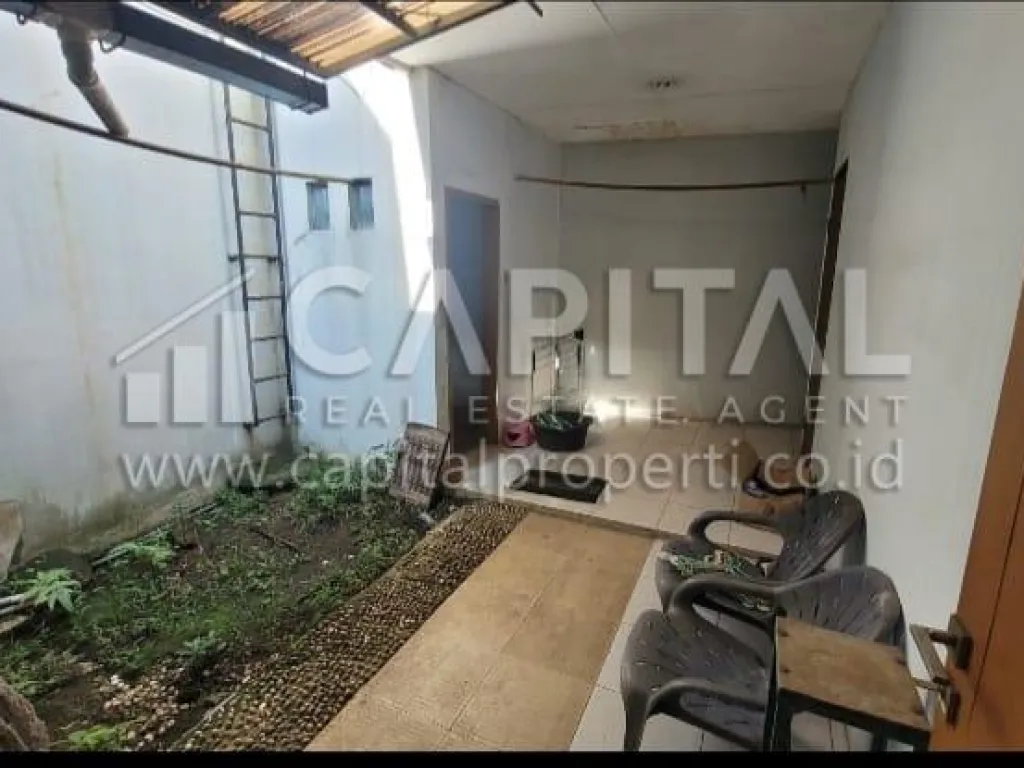 BU Cepat! Jual rumah nyaman 2 lantai dalam komplek di sayap Jalan Garuda Bandung | iklanova.com