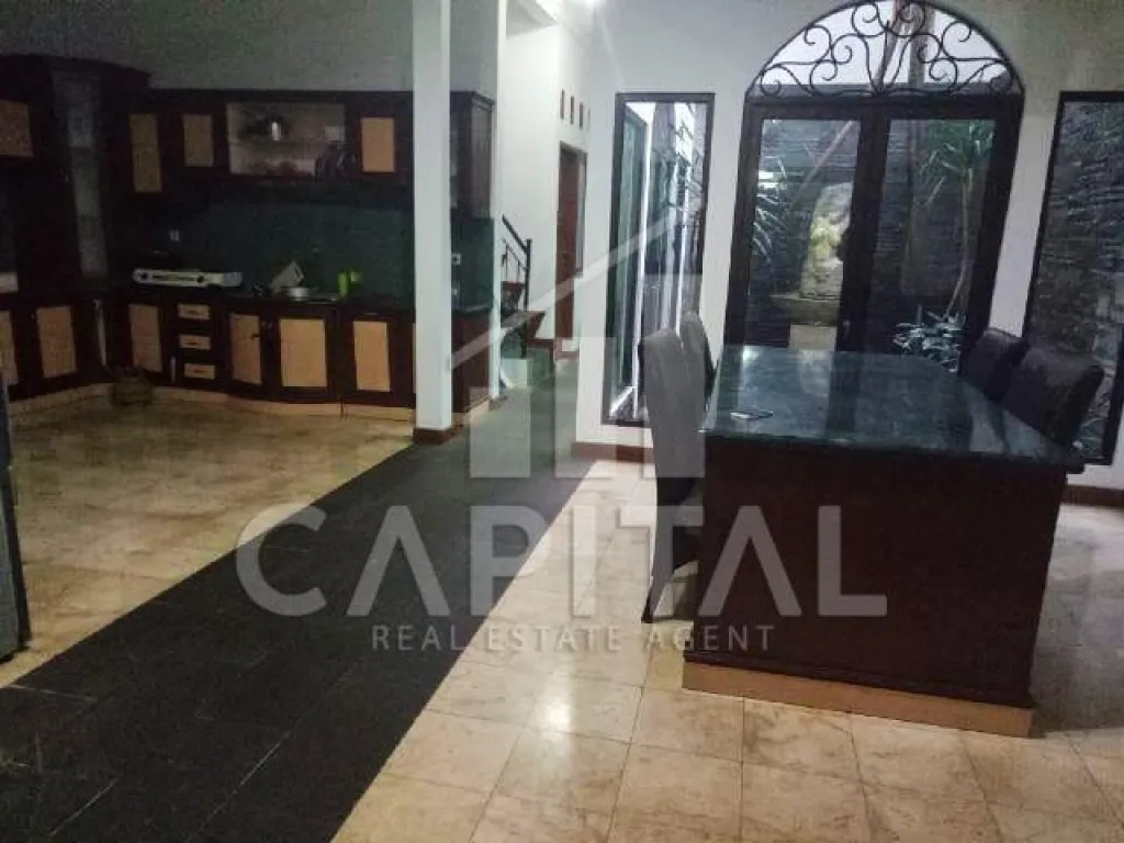 Disewakan Rumah 2 lantai di Cikutra | iklanova.com