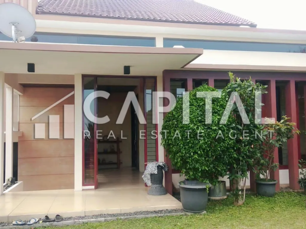 Harga BU ! Jual rumah mewah 2 lantai dengan kolam renang di Setiabudi Regency | iklanova.com