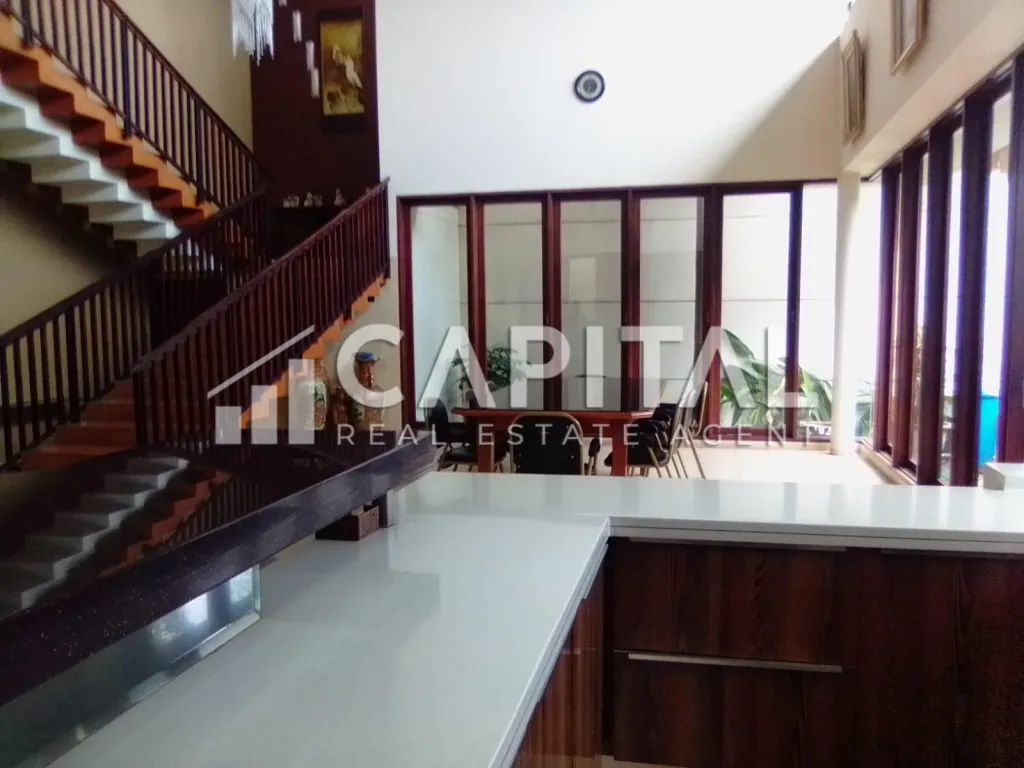 Harga BU ! Jual rumah mewah 2 lantai dengan kolam renang di Setiabudi Regency | iklanova.com