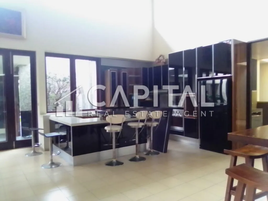 Harga BU ! Jual rumah mewah 2 lantai dengan kolam renang di Setiabudi Regency | iklanova.com