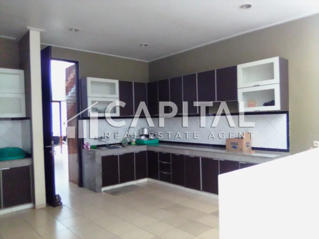 Harga BU ! Jual rumah mewah 2 lantai dengan kolam renang di Setiabudi Regency | iklanova.com