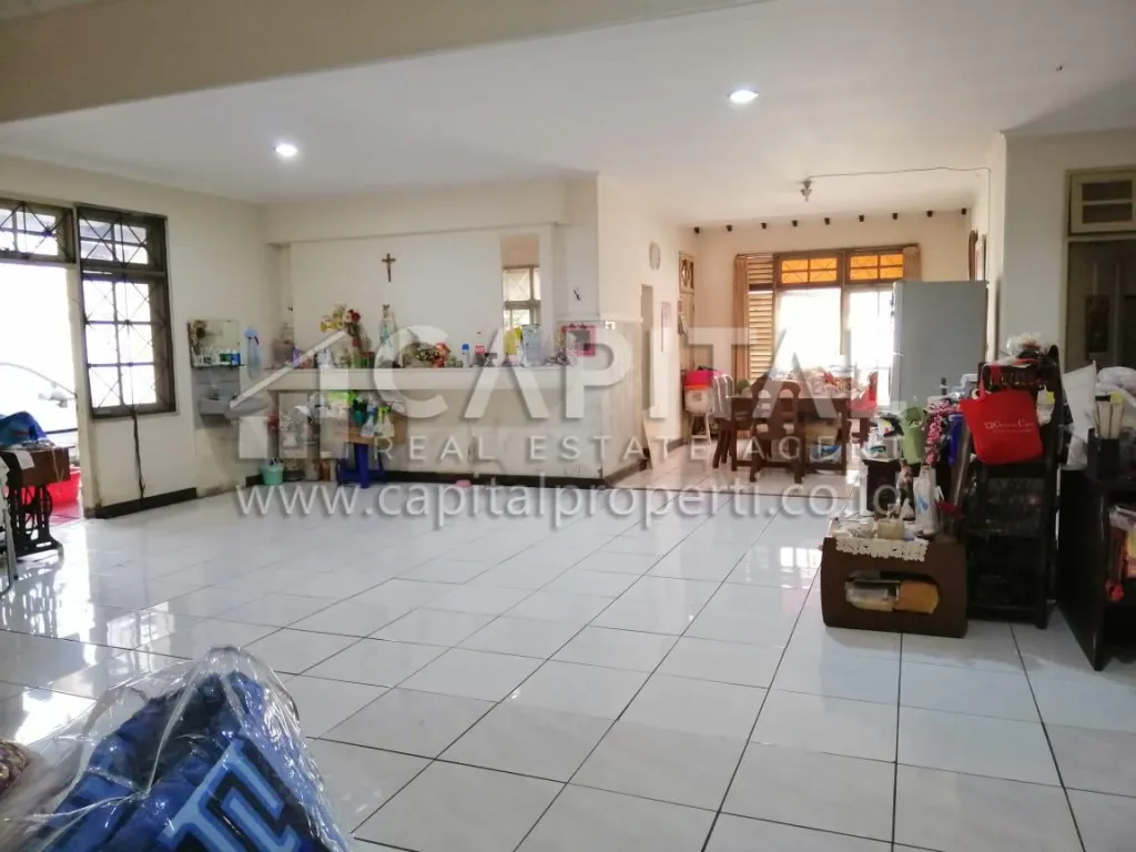 Hitung tanah! Jual rumah 1.5 lantai di Jl. Kapten Tendean Bandung | iklanova.com