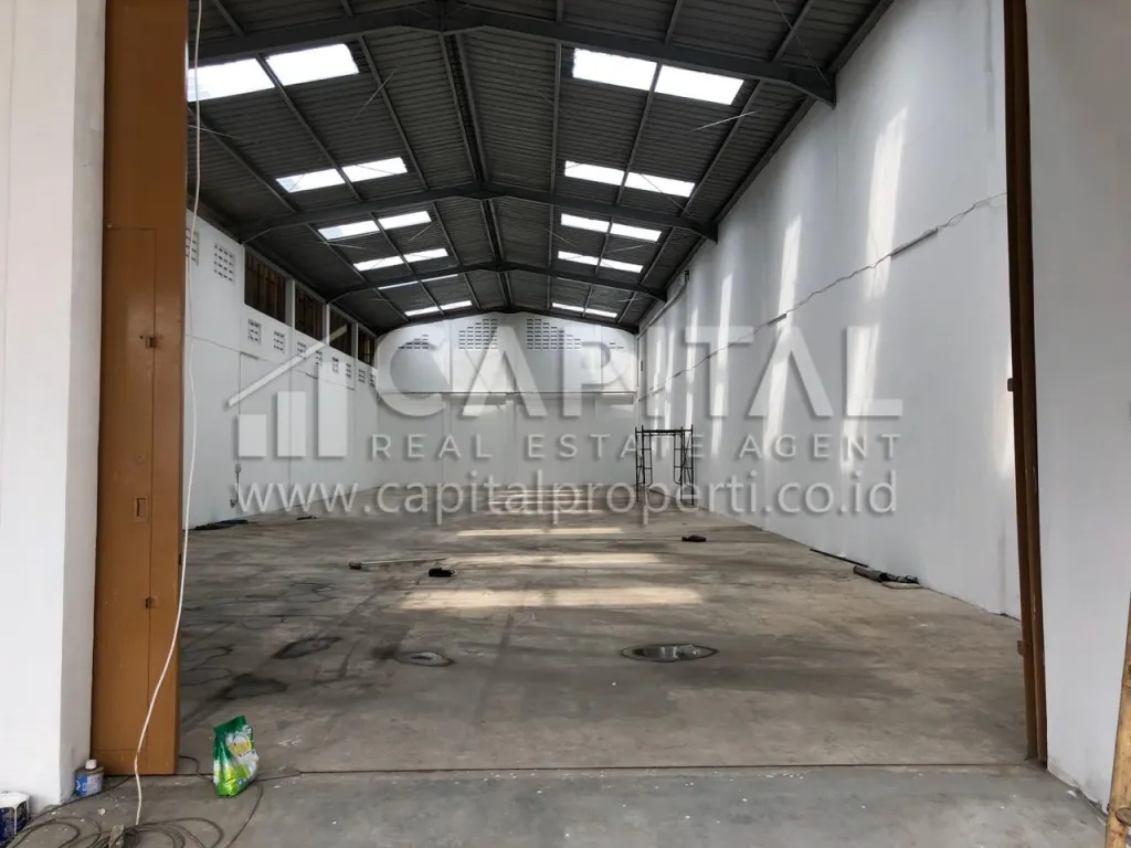 Jual bangunan gudang konstruksi baja di lokasi strategis kawasan industri pusat kota | iklanova.com