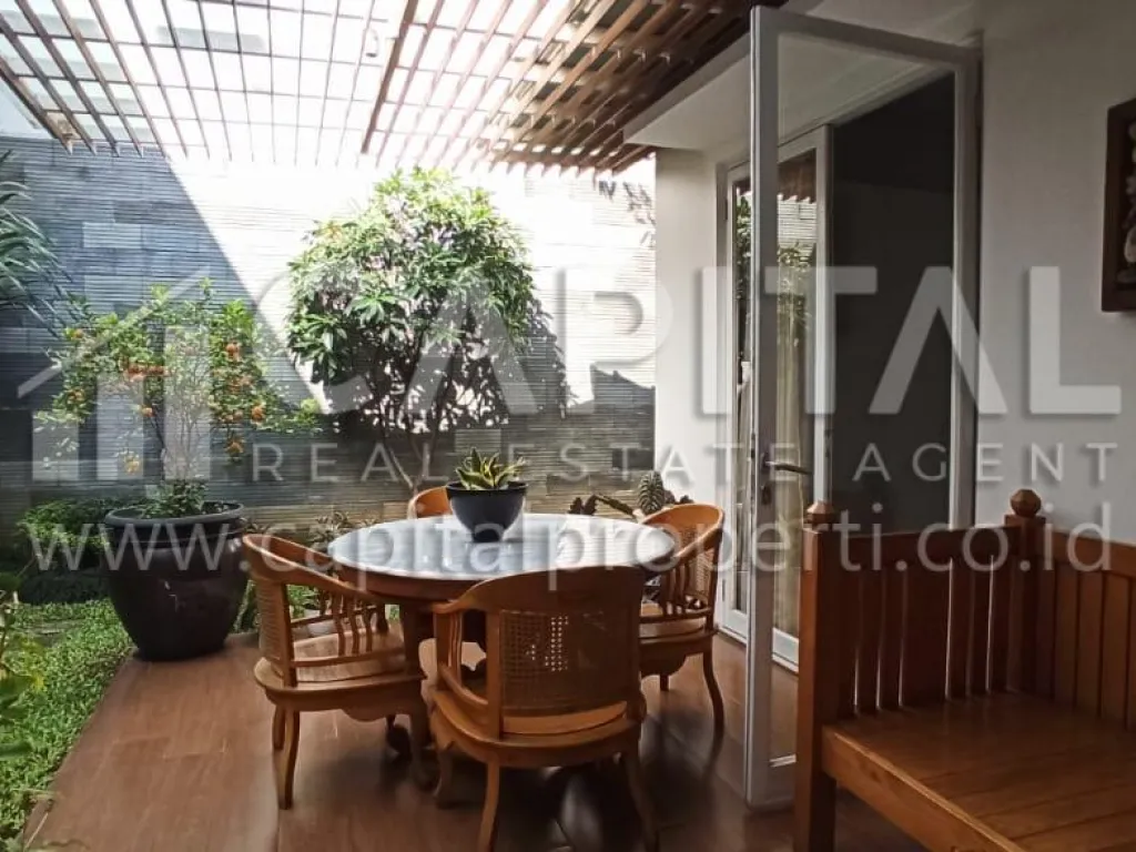 Jual cepat rumah 3 lantai di Setrasari Kulon Bandung Kota | iklanova.com