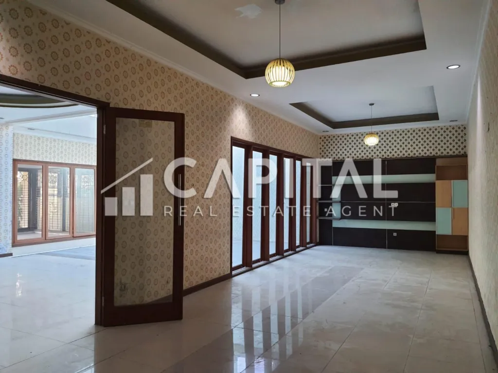 Jual cepat rumah bagus, luas, asri dan siap huni di Buahbatu Bandung | iklanova.com