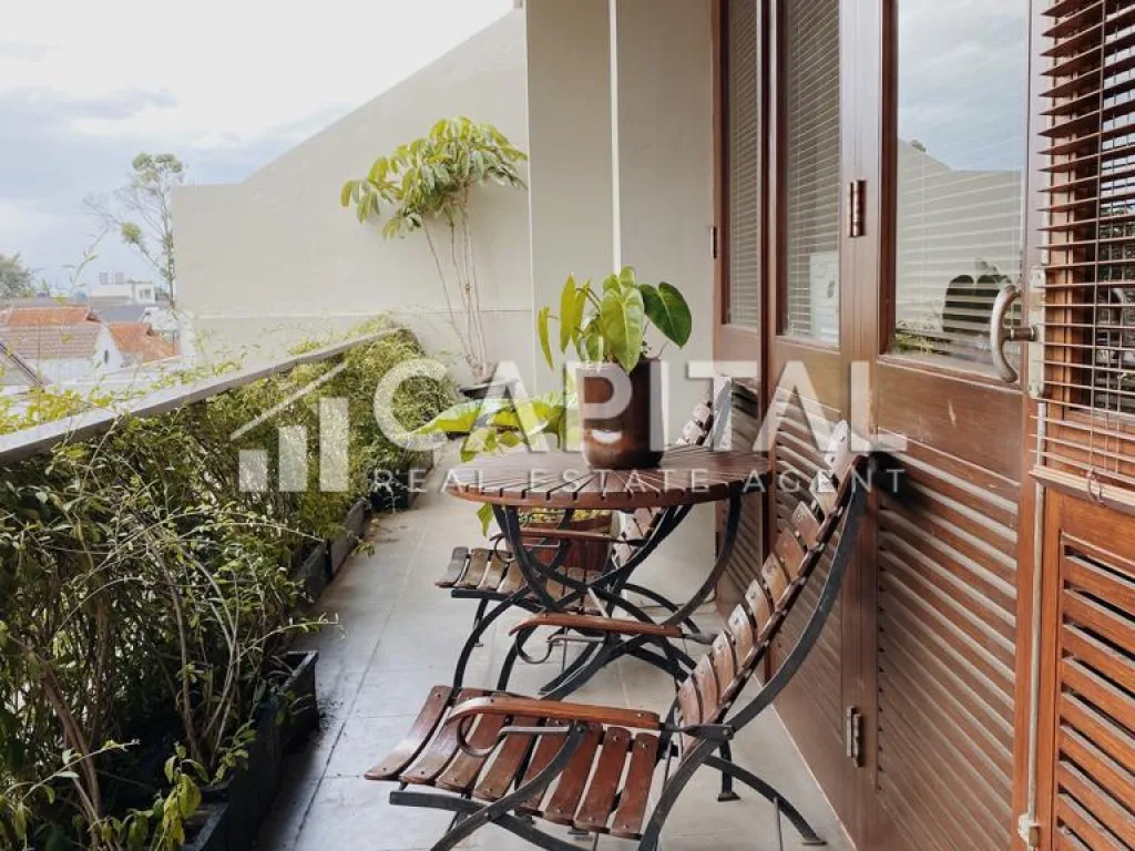 Jual cepat rumah mewah karya arsitek Harold di Setra Indah Bandung | iklanova.com