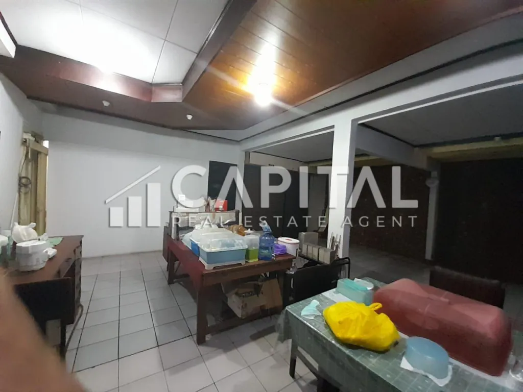 Jual cepat rumah usaha strategis dan ramai di sayap Pasteur-Pasirkaliki Bandung | iklanova.com