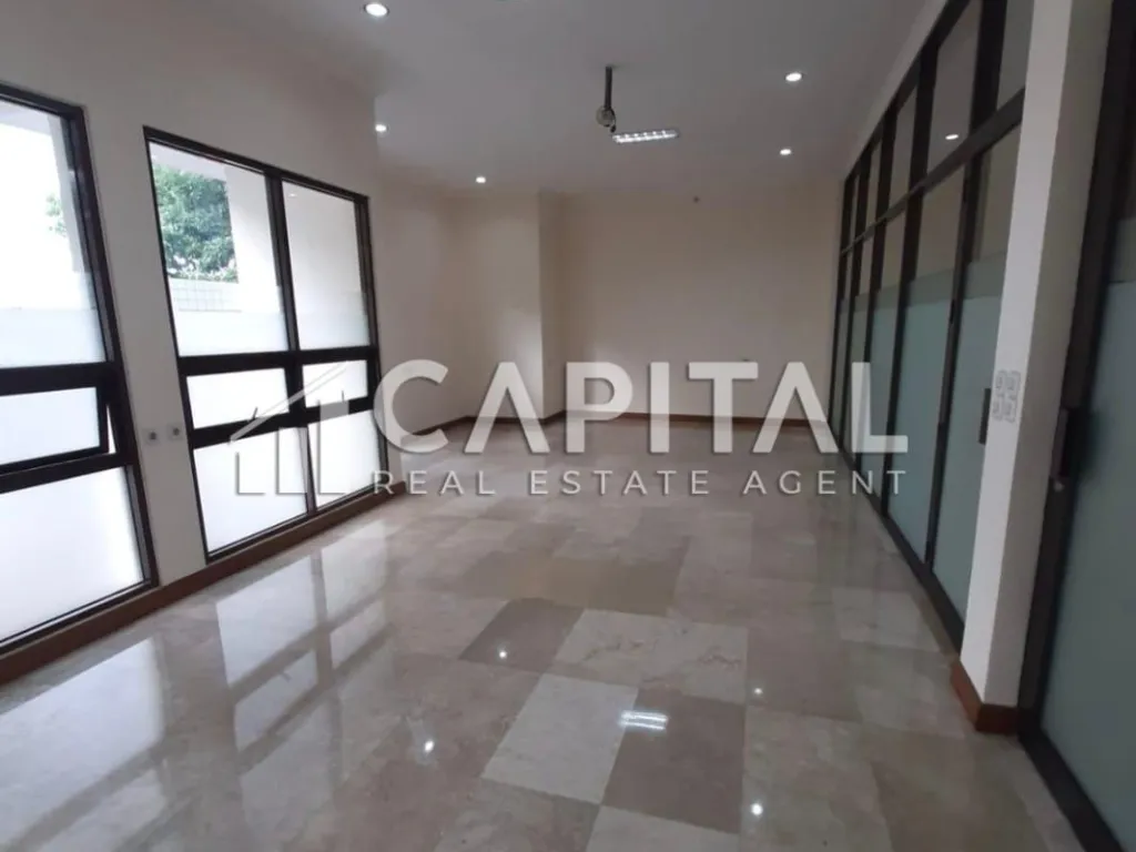 Jual gedung strategis 3 lantai di Jalan Sangkuriang Cimahi | iklanova.com