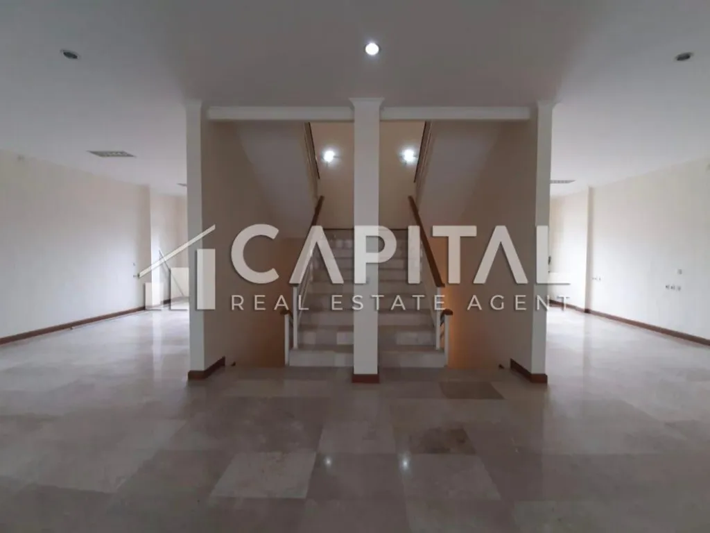 Jual gedung strategis 3 lantai di Jalan Sangkuriang Cimahi | iklanova.com