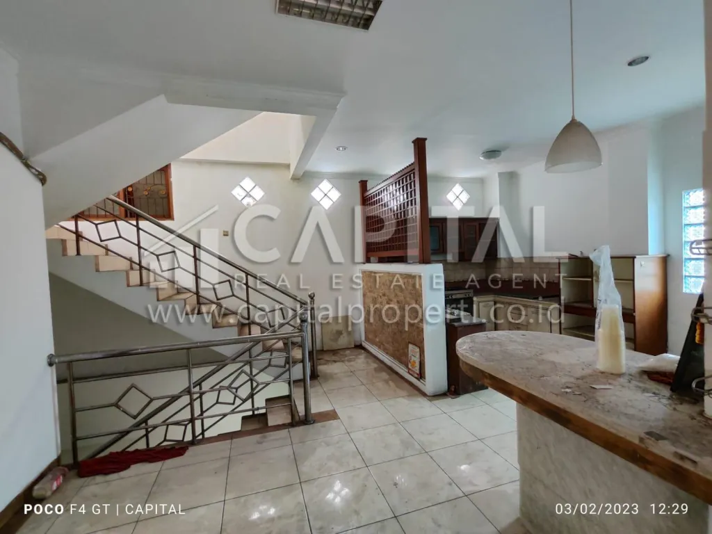 Jual ruang usaha 2.5 lantai di Antapani Bandung | iklanova.com