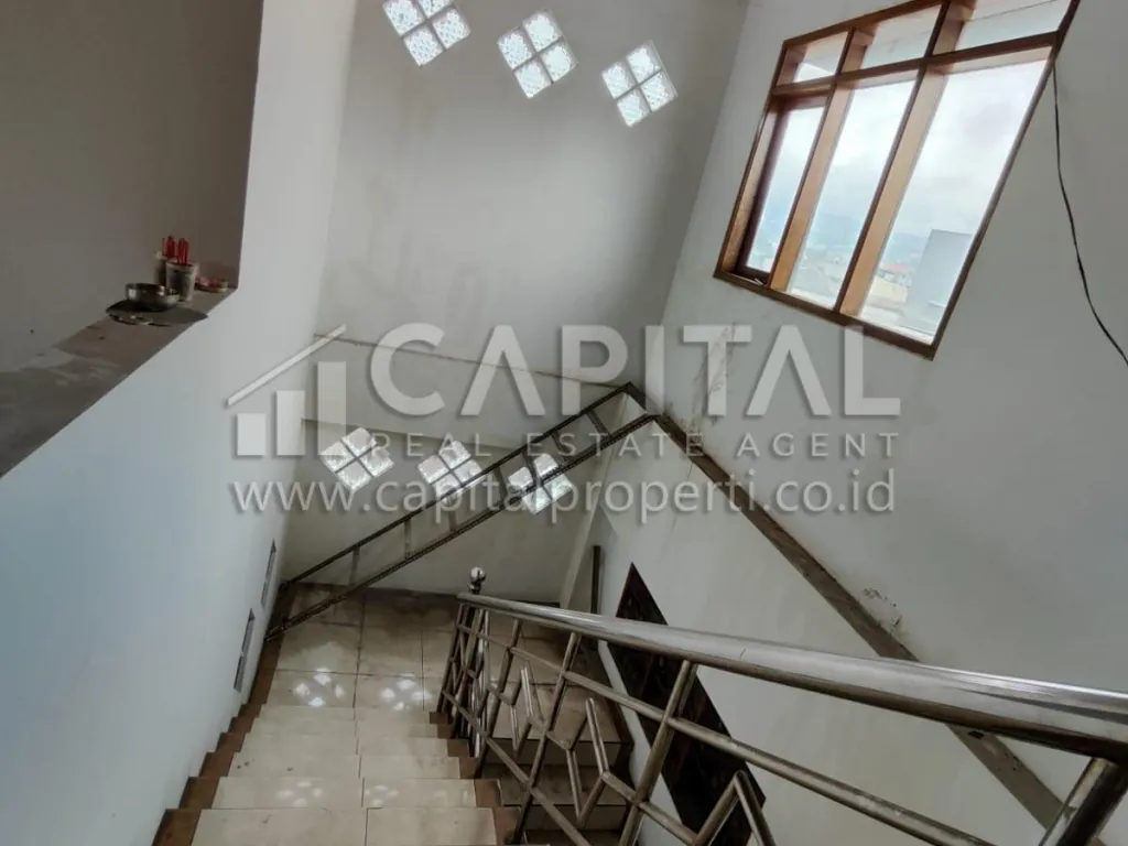 Jual ruang usaha 2.5 lantai di Antapani Bandung | iklanova.com