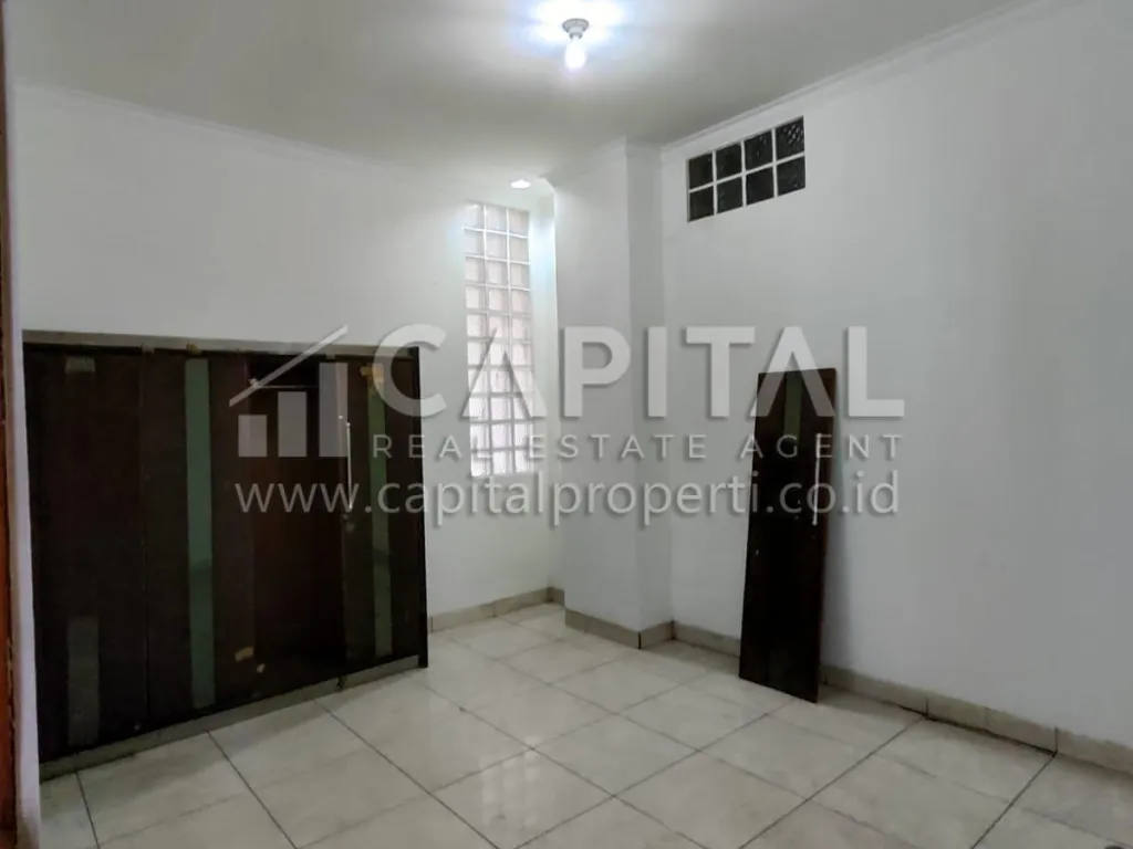 Jual ruang usaha 2.5 lantai di Antapani Bandung | iklanova.com