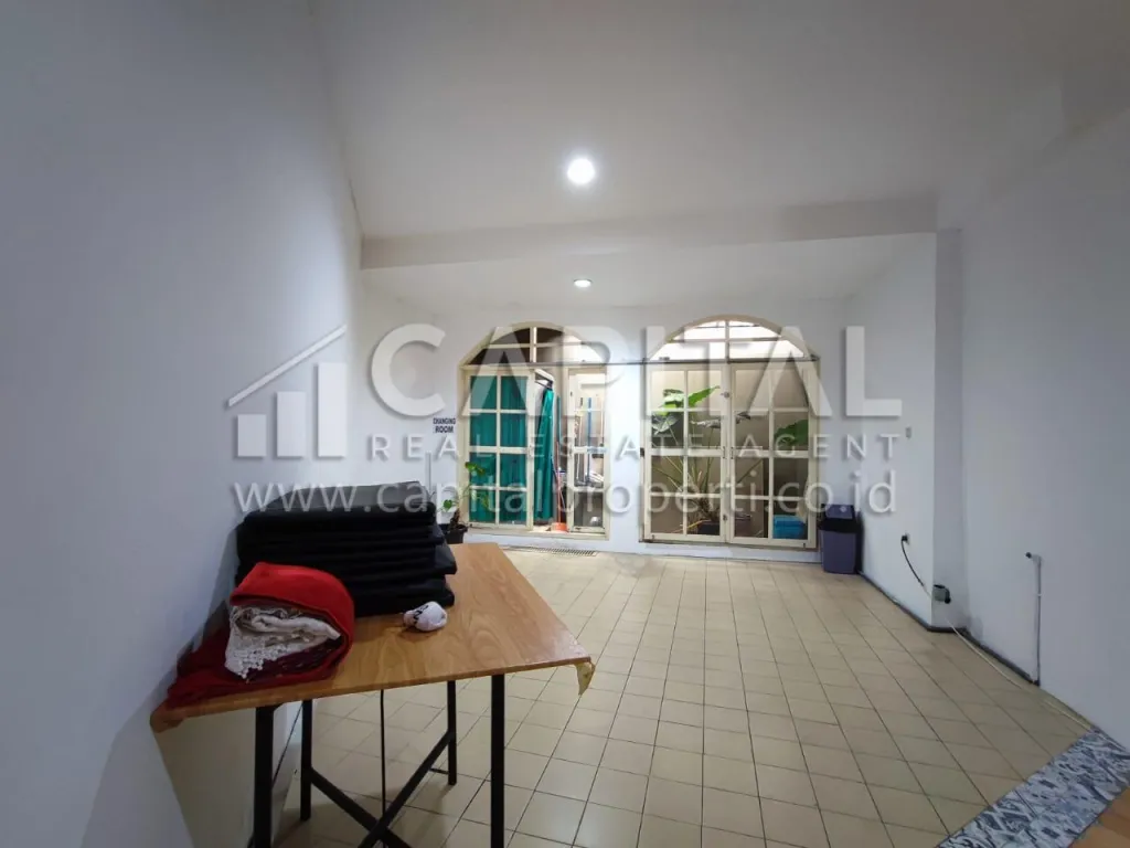 Jual ruang usaha di mainroad Riau Bandung | iklanova.com