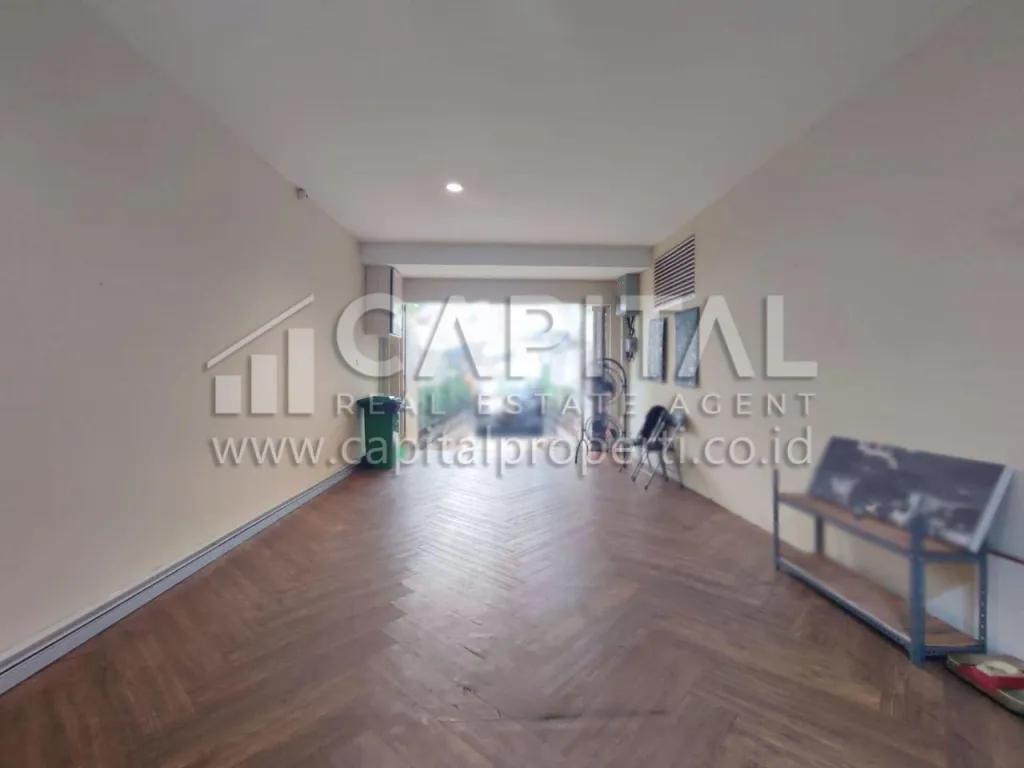 Jual ruang usaha di mainroad Riau Bandung | iklanova.com