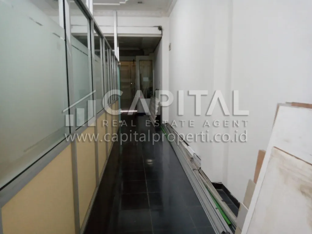 Jual ruko 3 lantai strategis di Setiabudi Bandung | iklanova.com