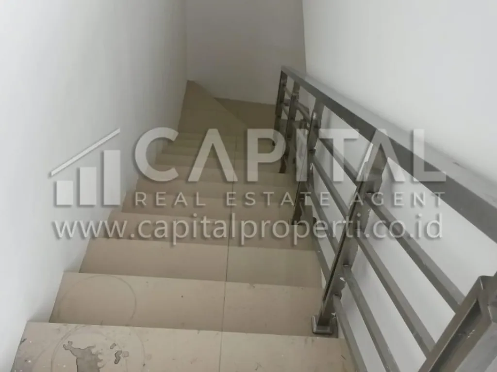 Jual ruko strategis 3.5 lantai di Surya Sumantri Bandung Kota | iklanova.com