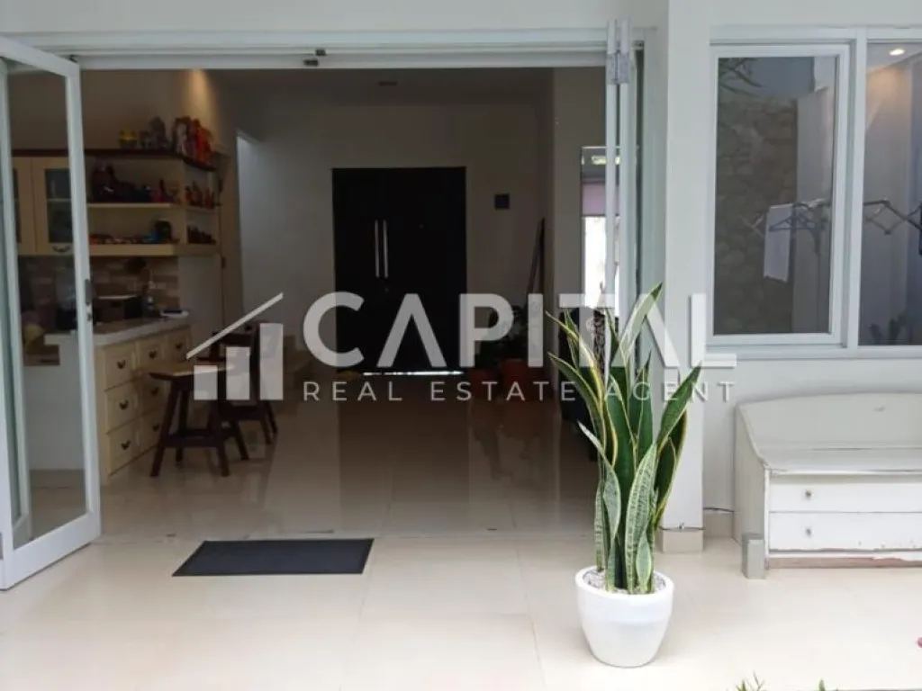 Jual rumah 2 lantai apik dan asri di Ciwaruga | iklanova.com