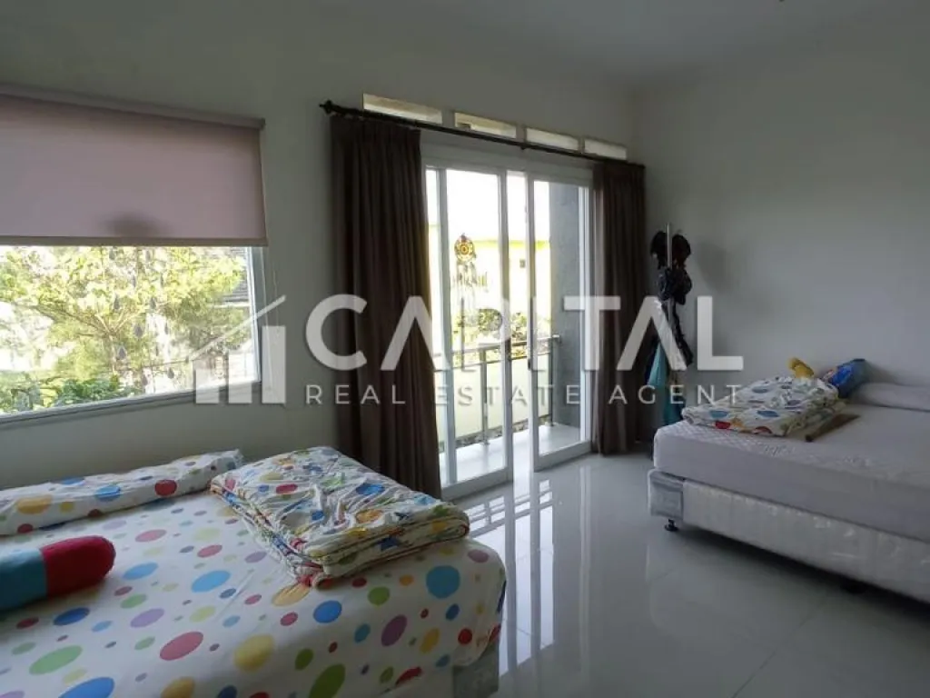 Jual rumah 2 lantai apik dan asri di Ciwaruga | iklanova.com