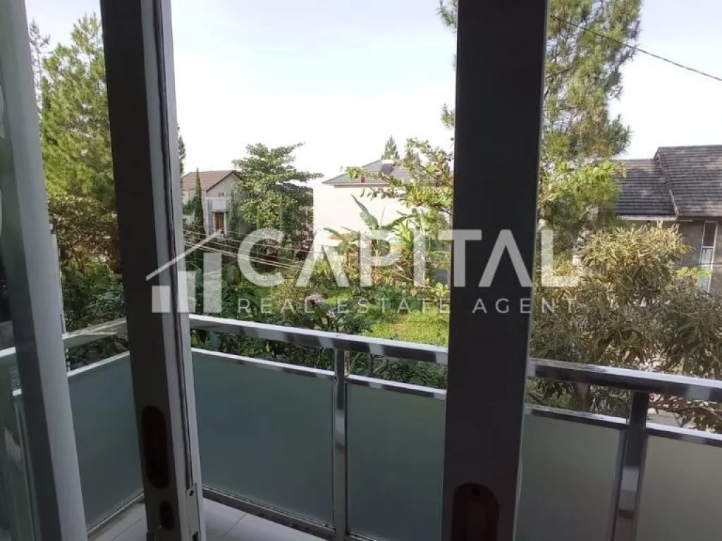 Jual rumah 2 lantai apik dan asri di Ciwaruga | iklanova.com