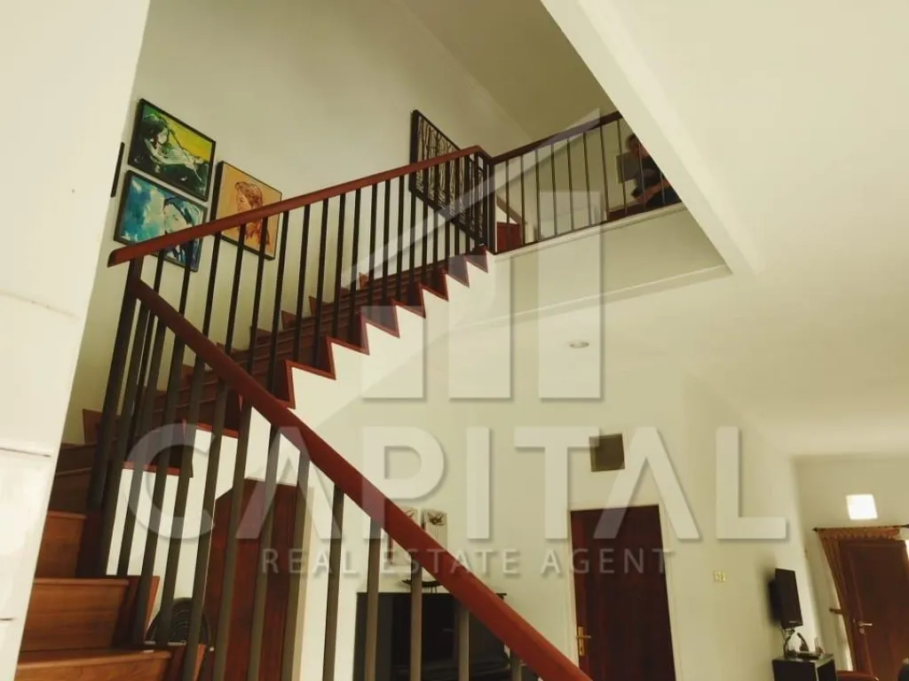 Jual rumah 2 lantai bagus, asri dan terawat di Gegerkalong Bandung | iklanova.com