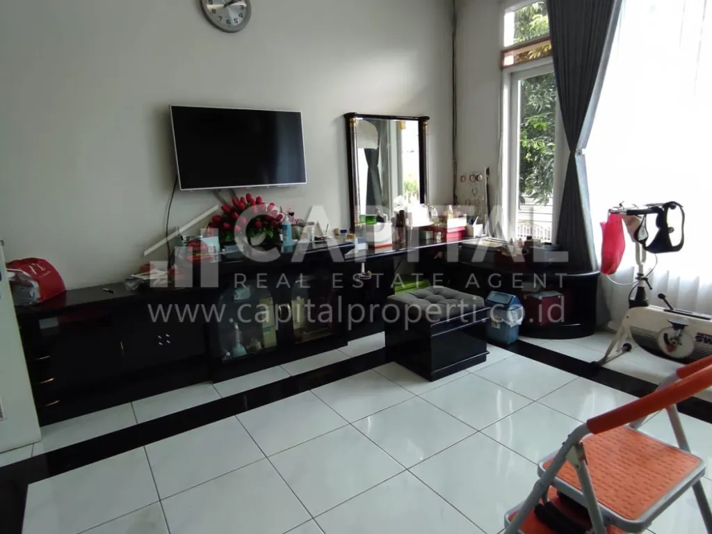 Jual rumah 2 lantai, cantik, modern dan terawat di Setra Indah Bandung | iklanova.com