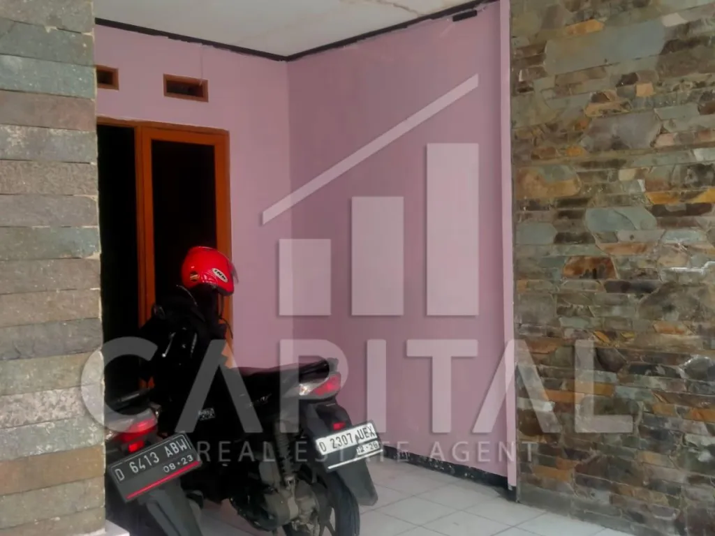 Jual rumah 2 lantai di Sarijadi Bandung | iklanova.com