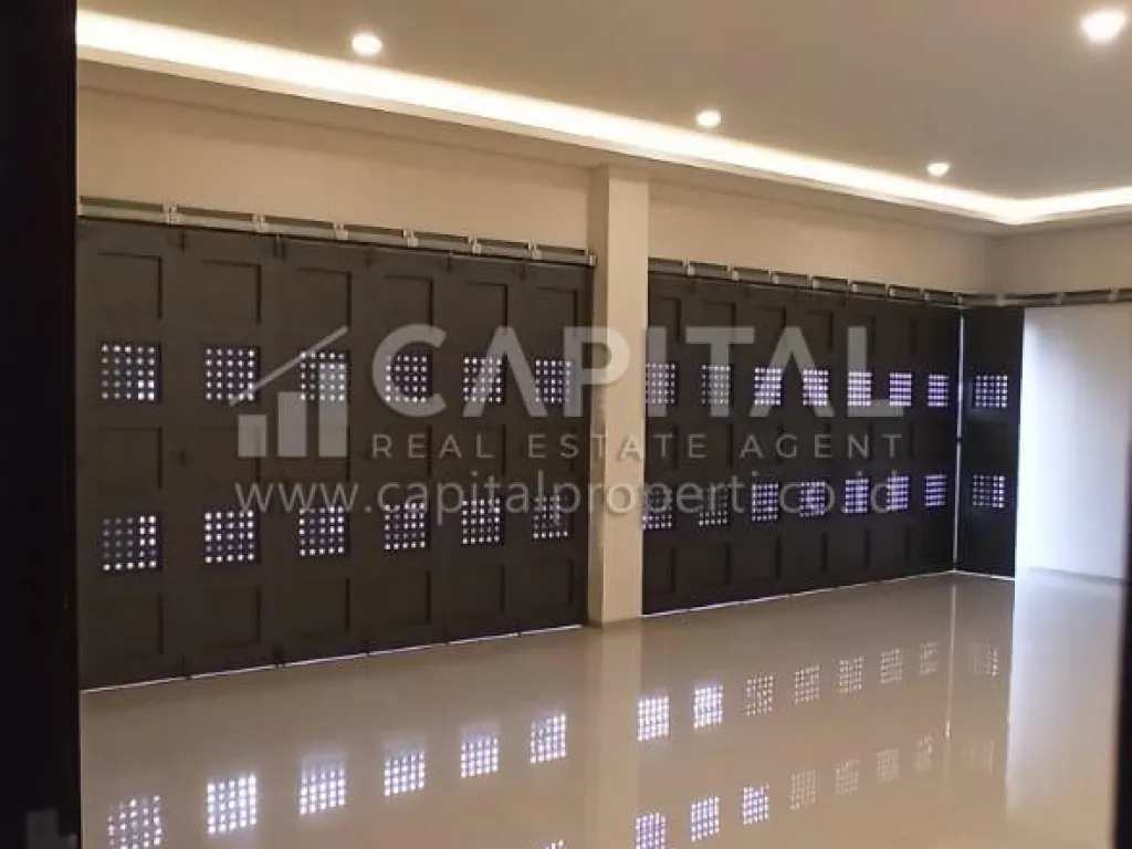 Jual rumah 2 lantai di Setraduta Bandung Kota | iklanova.com