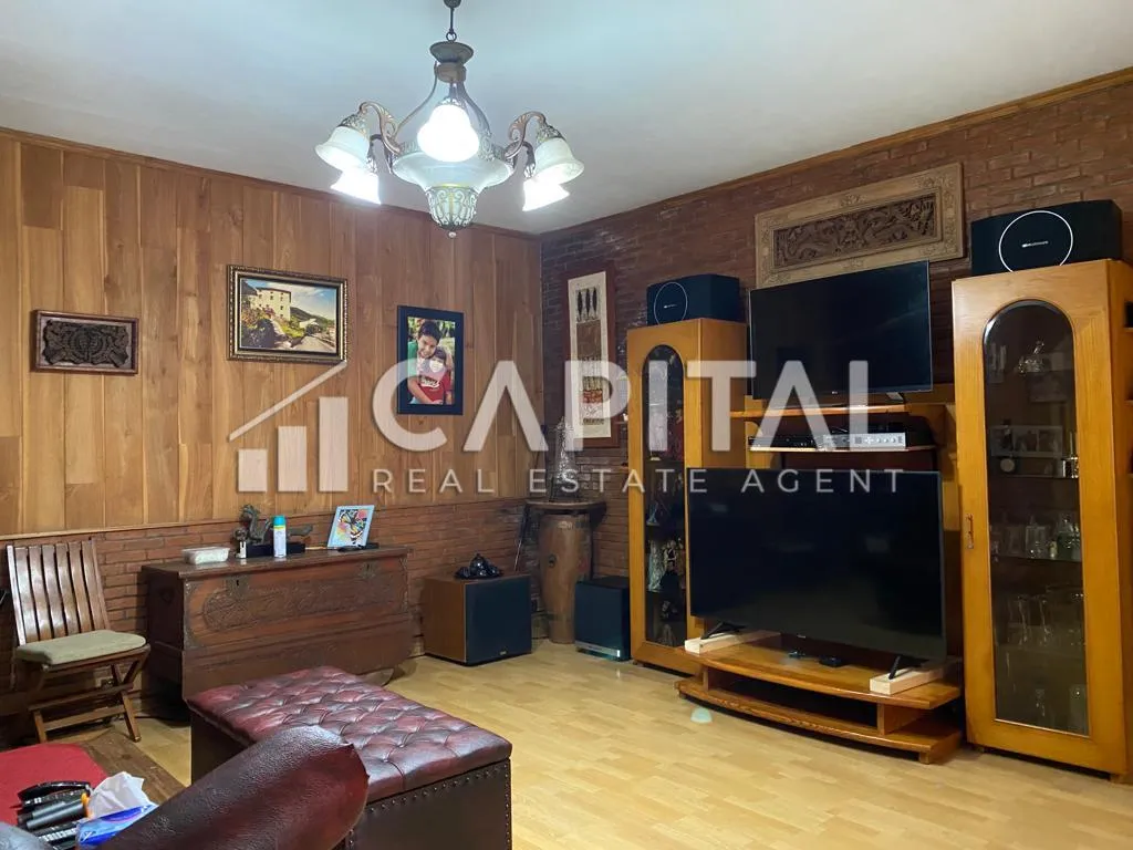 Jual rumah 2 lantai konsep kayu jati di Mekarwangi | iklanova.com