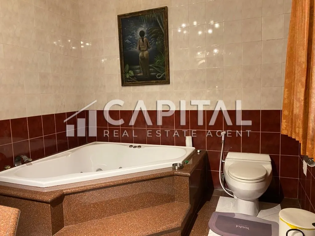 Jual rumah 2 lantai konsep kayu jati di Mekarwangi | iklanova.com