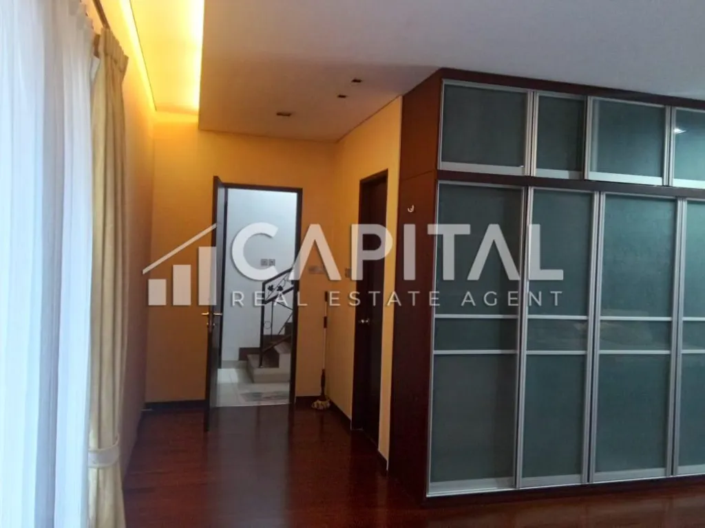 Jual rumah 2 lantai mewah dan asri di Tubagus Ismail Bandung | iklanova.com