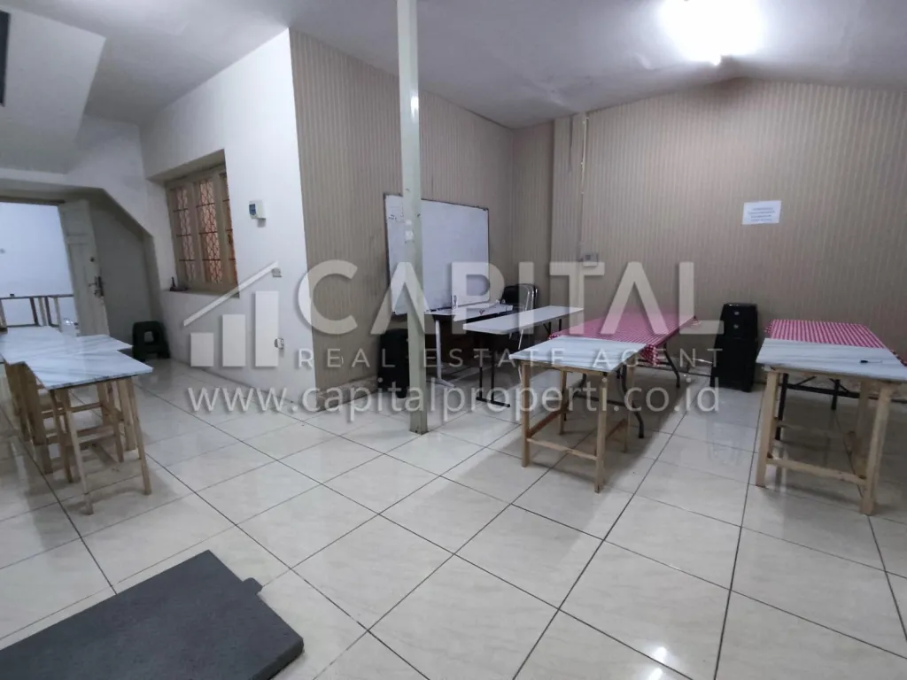 Jual rumah 2 lantai sangat strategis di area Merdeka Bandung | iklanova.com