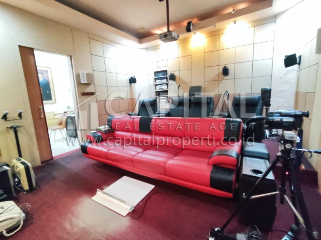 Jual rumah 2 lantai sangat strategis di area Merdeka Bandung | iklanova.com