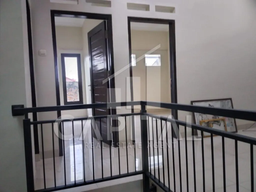 Jual rumah 2 lantai Sarijadi Bandung | iklanova.com