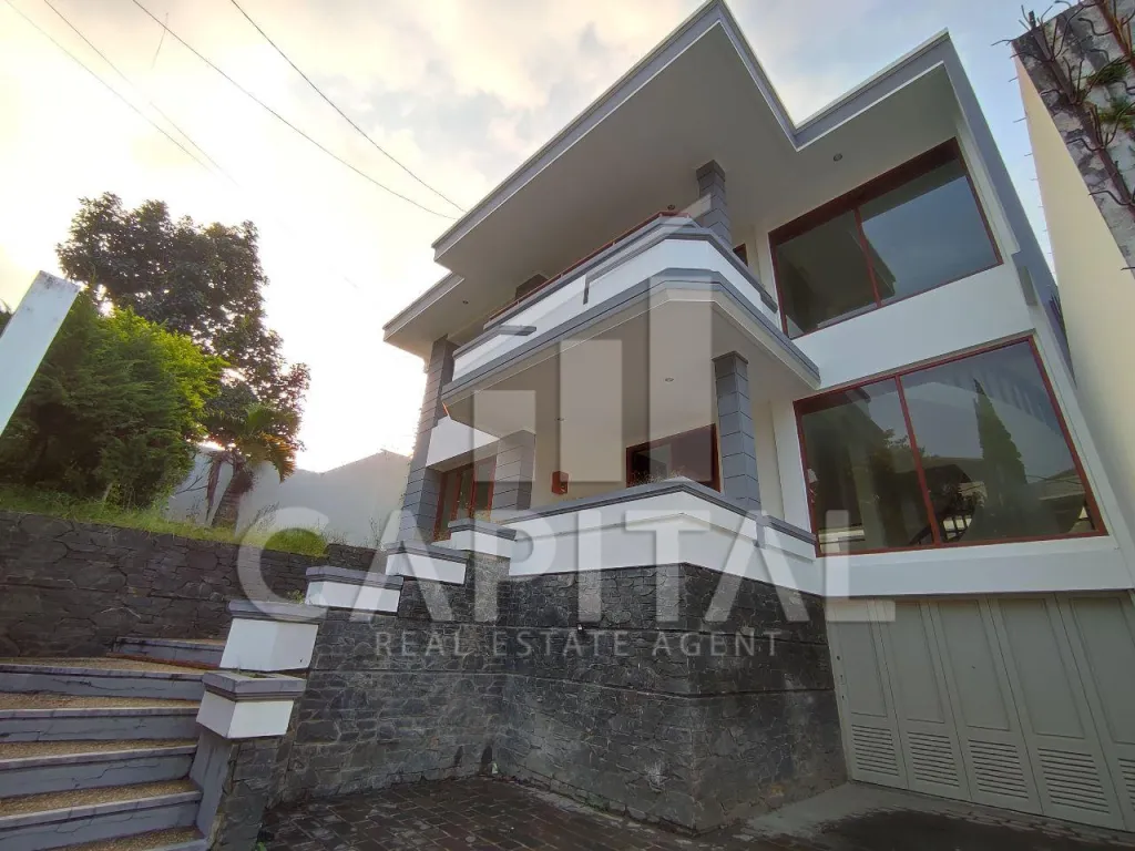 Jual rumah 2 lantai siap huni di Setra Murni Bandung | iklanova.com