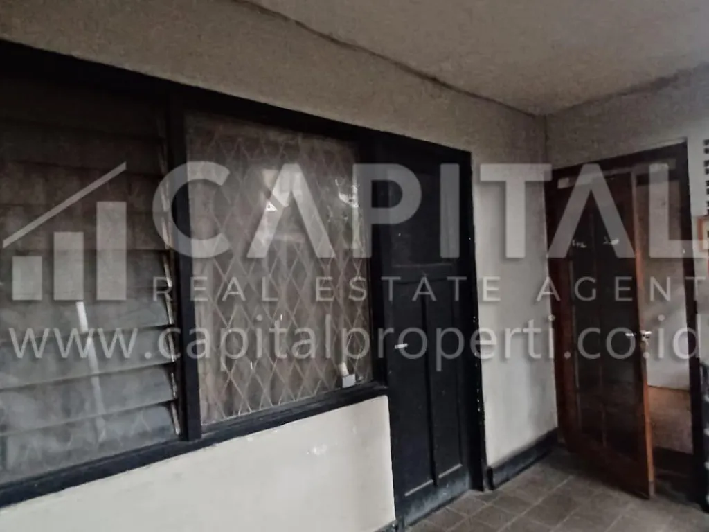 Jual rumah 2 lantai strategis di mainroad Dipatiukur, Bandung | iklanova.com