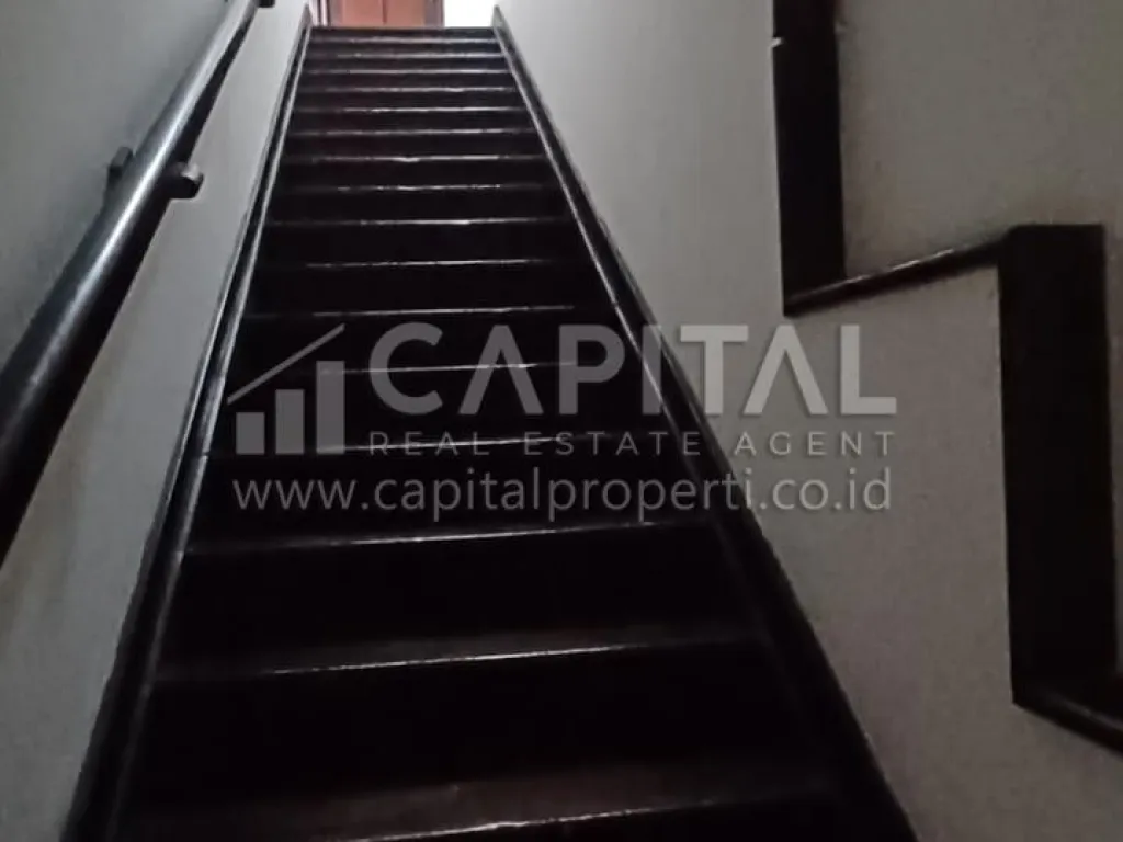 Jual rumah 2 lantai strategis di mainroad Dipatiukur, Bandung | iklanova.com