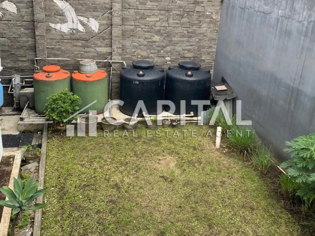 Jual rumah 2 lantai terawat dan siap huni di Mekarwangi | iklanova.com