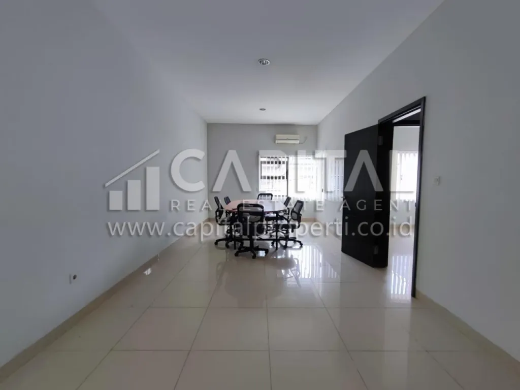 Jual rumah 2 lantai terawat di Cipedes Residence sayap Pasteur Bandung Kota | iklanova.com