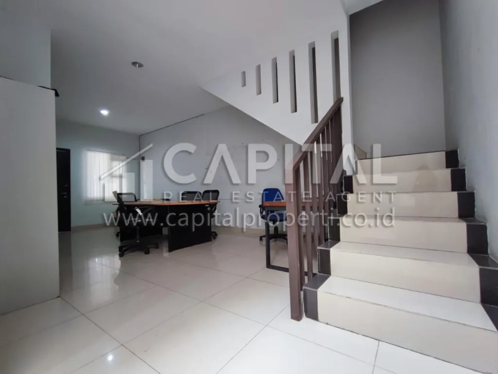 Jual rumah 2 lantai terawat di Cipedes Residence sayap Pasteur Bandung Kota | iklanova.com