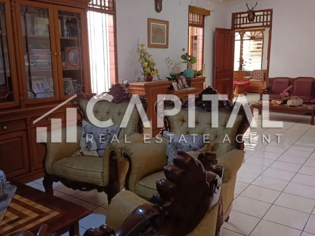 Jual rumah 2.5 lantai + basement di sayap Pasteur Bandung | iklanova.com