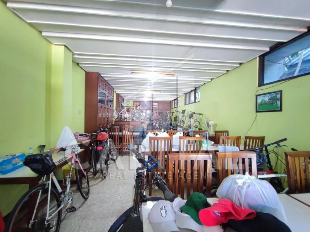 Jual rumah 2.5 lantai di Gandapura sayap Riau Bandung | iklanova.com