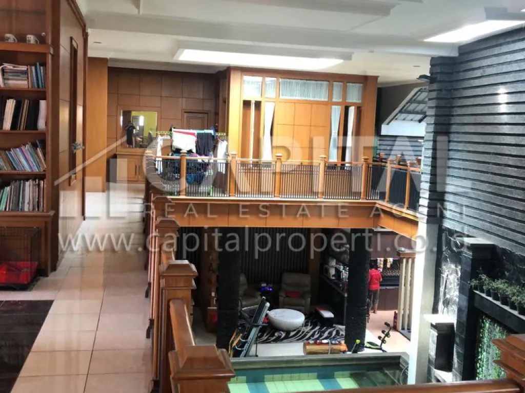 Jual rumah 3 lantai di area Cipamokolan Soekarno hatta | iklanova.com