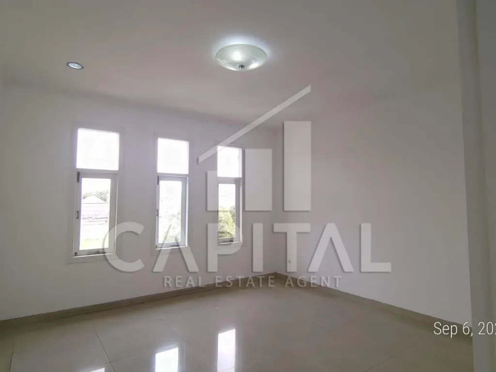 Jual rumah 3 lantai di Komplek Batununggal Indah Bandung | iklanova.com