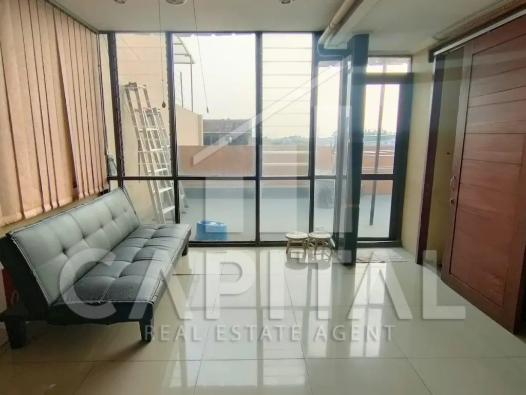 Jual rumah 3 lantai di Sarijadi Bandung | iklanova.com