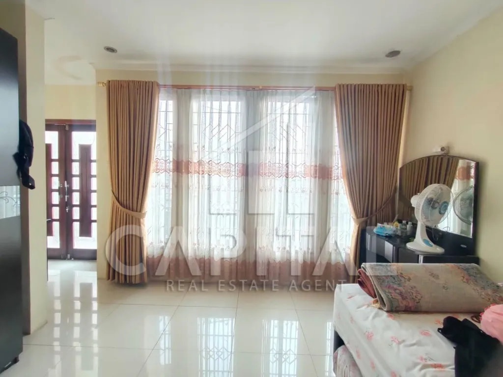 Jual rumah 3 lantai di Sarijadi Bandung | iklanova.com