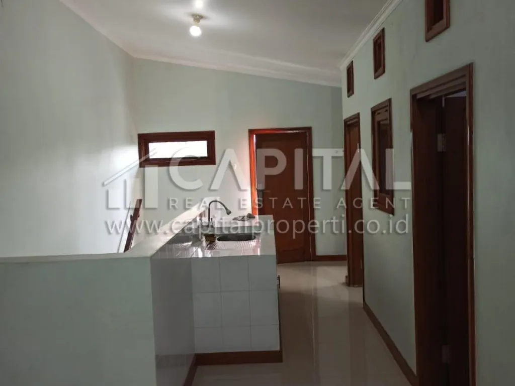 Jual rumah 3 lantai di sayap Riau Bandung Kota | iklanova.com