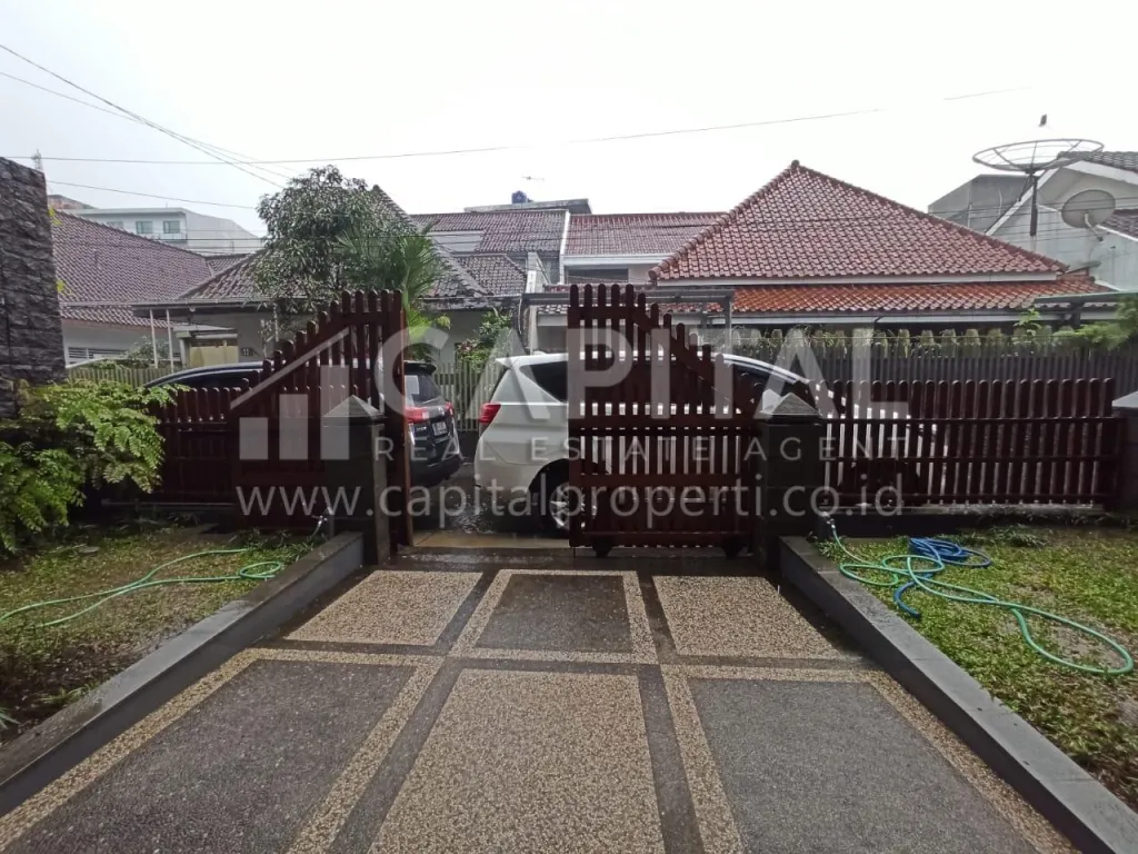 Jual rumah 3 lantai di sayap Riau Bandung Kota | iklanova.com