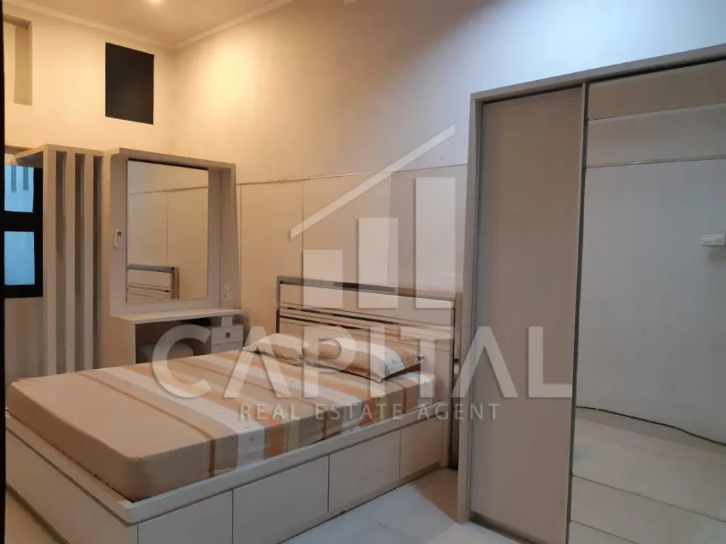 Jual rumah 3 lantai di Setraduta Bandung | iklanova.com